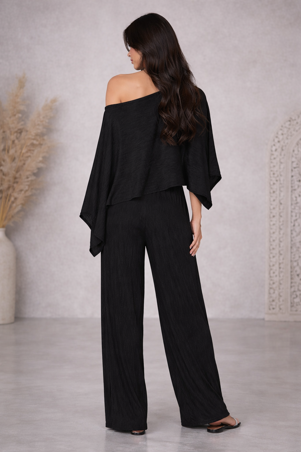 Lounging Pretty [black]